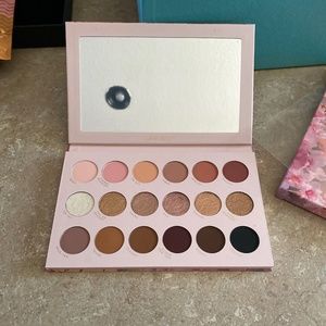 Lunar beauty 18 colour palette